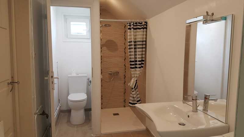 Une salle de bains rénovée à Courchelettes