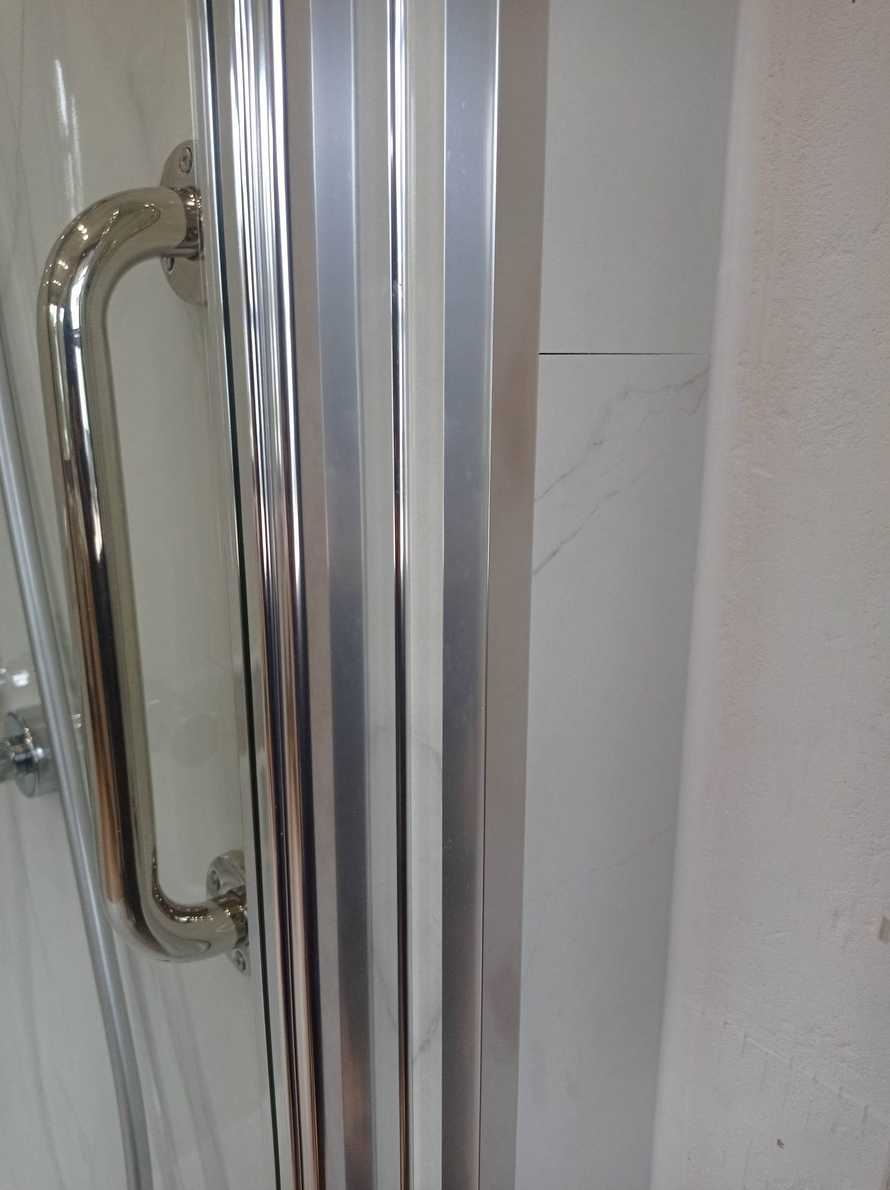 poignée de porte de douche en laiton
chromé