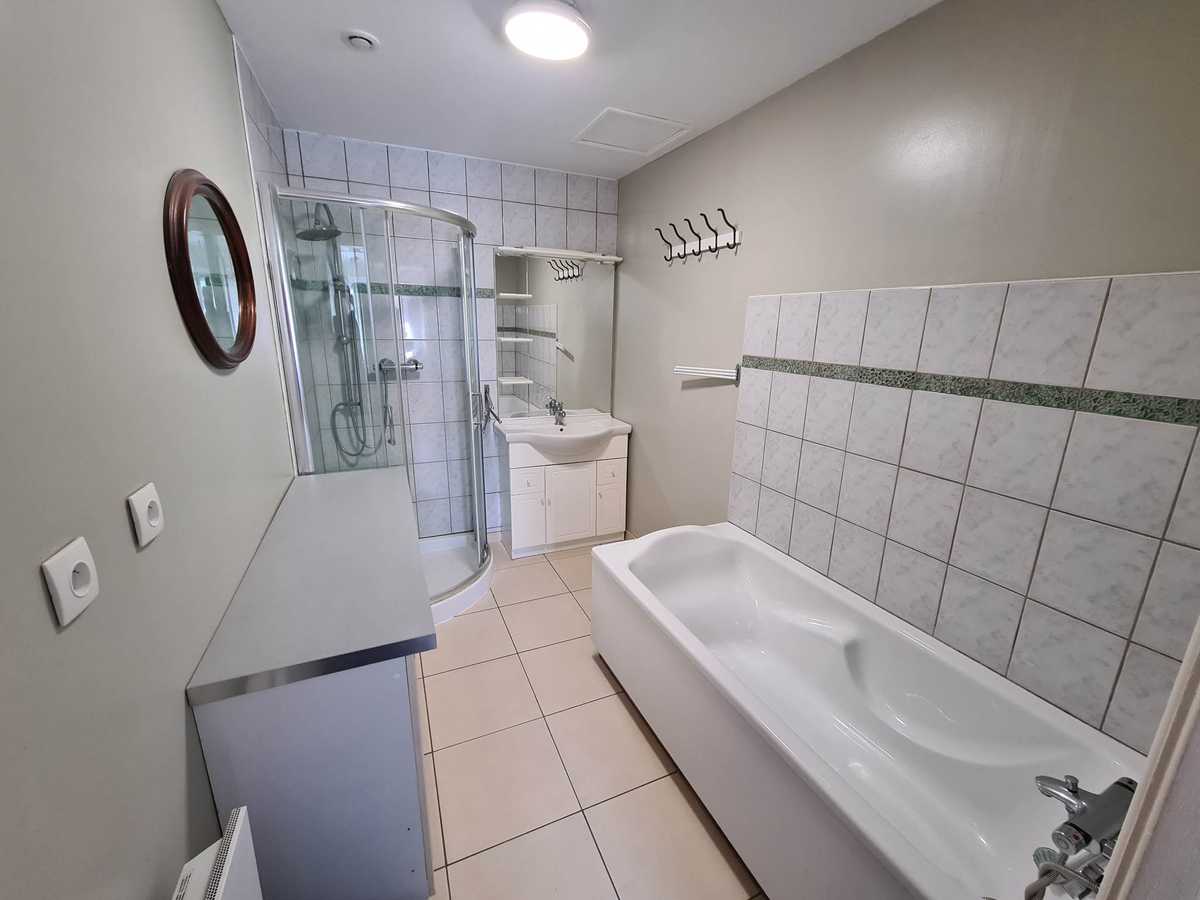 Une salle de bains avant la rénovation